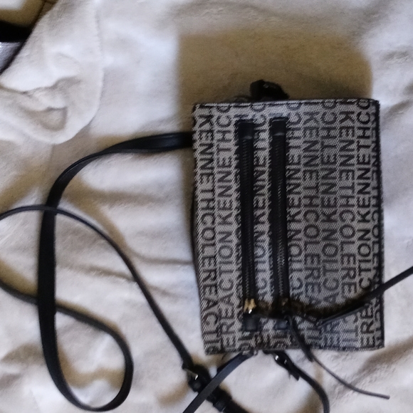 Kenneth Cole - Picture 1 of 3